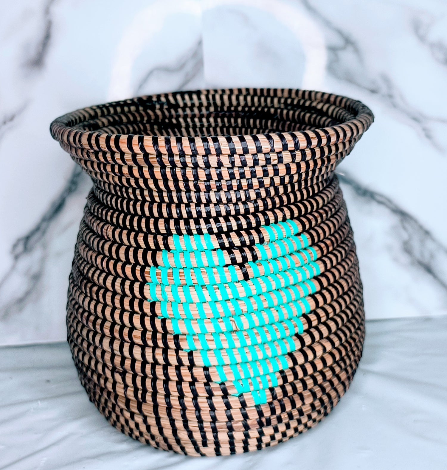 Panier avec un  motif de cœur