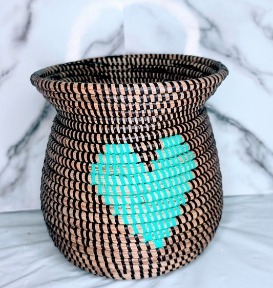 Panier-vase avec un motif de coeur